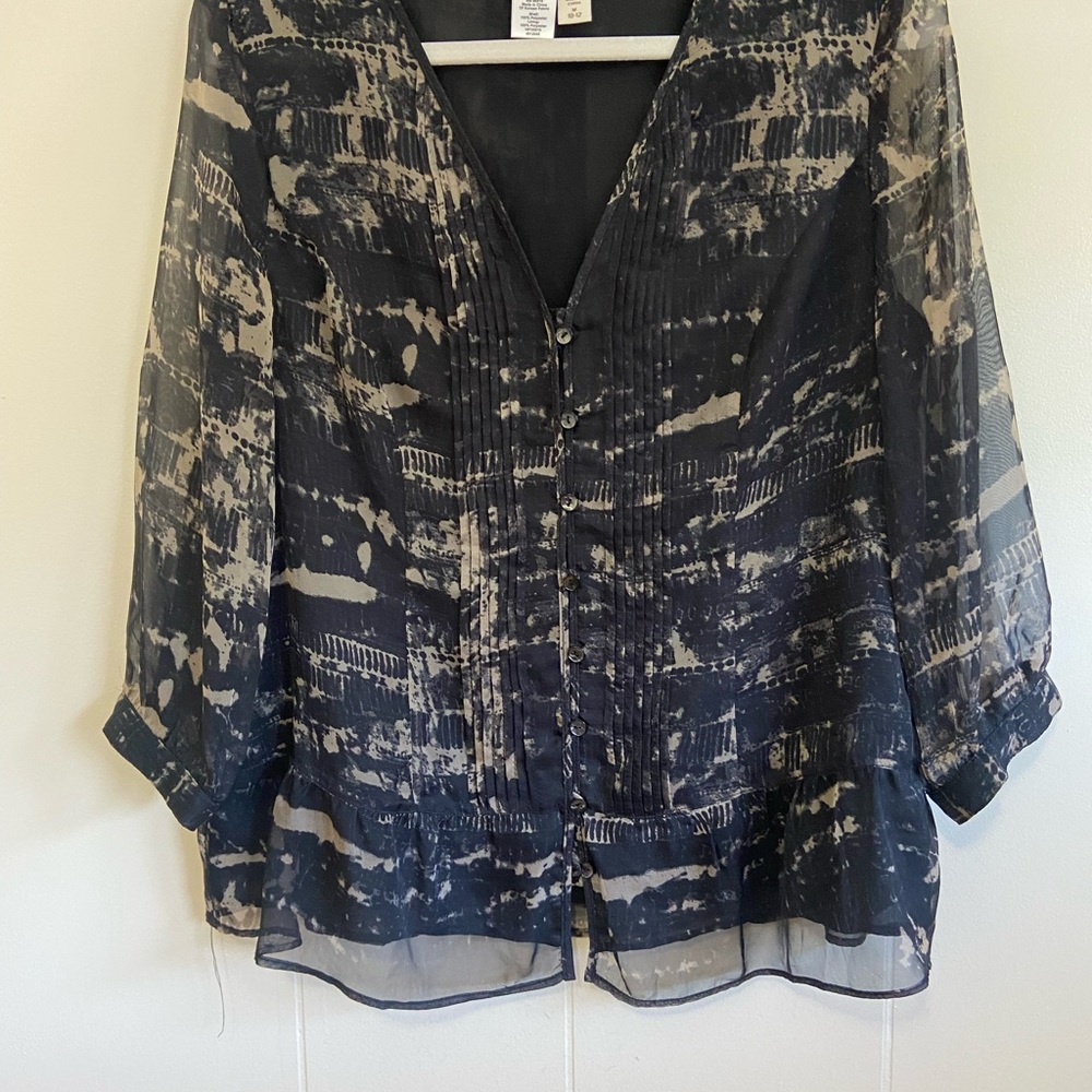 Lightweight Navy and Cream Patterned V-Neck Blouse